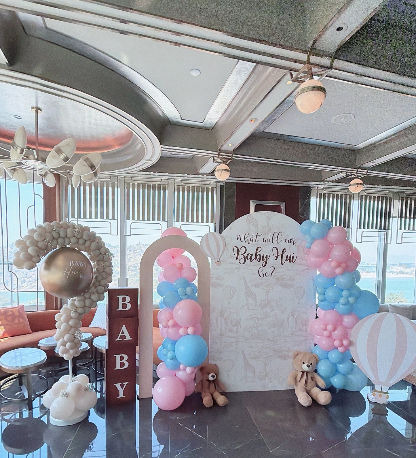 Baby Gender Reveal Balloon Deco
